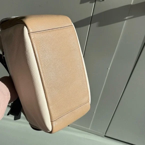 Coach Pebbled Leather Shoulder Bag – Cream & Tan